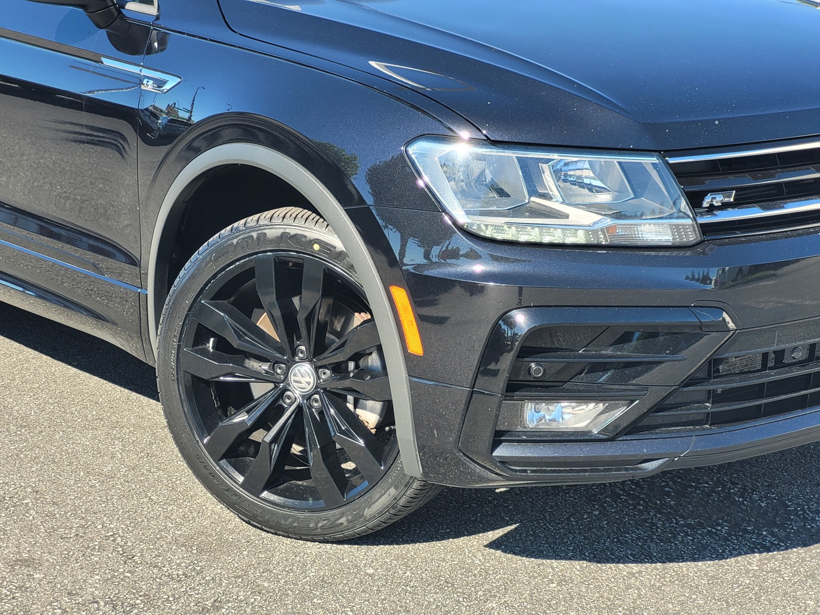 2021 Volkswagen Tiguan SE R-Line Black photo 2