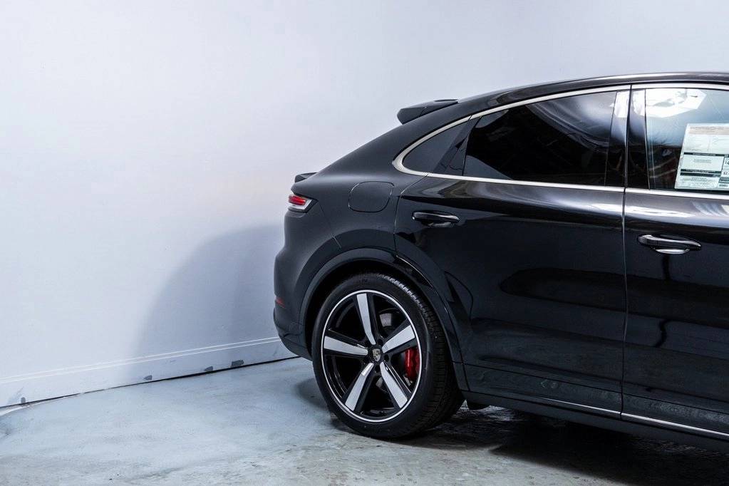2026 Porsche Cayenne Turbo E-Hybrid Coupe photo 10