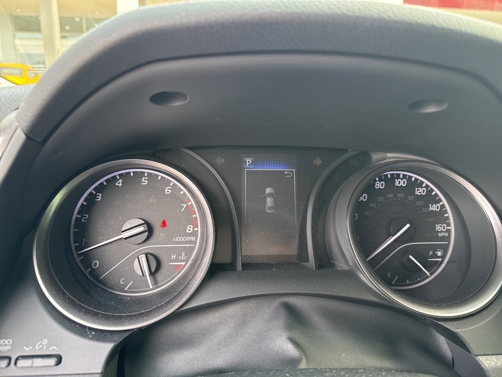 2023 Toyota Camry SE's photo