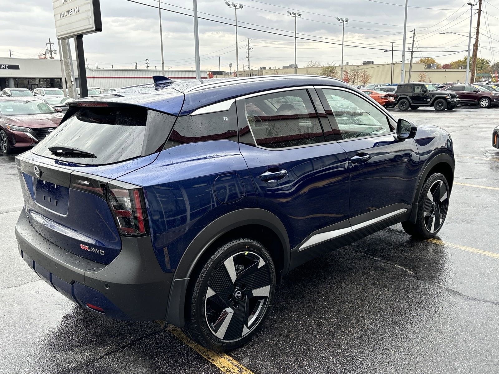 2025 Nissan Kicks SR photo 4