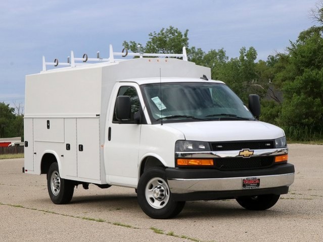 2025 Chevrolet Express Cutaway Base's photo