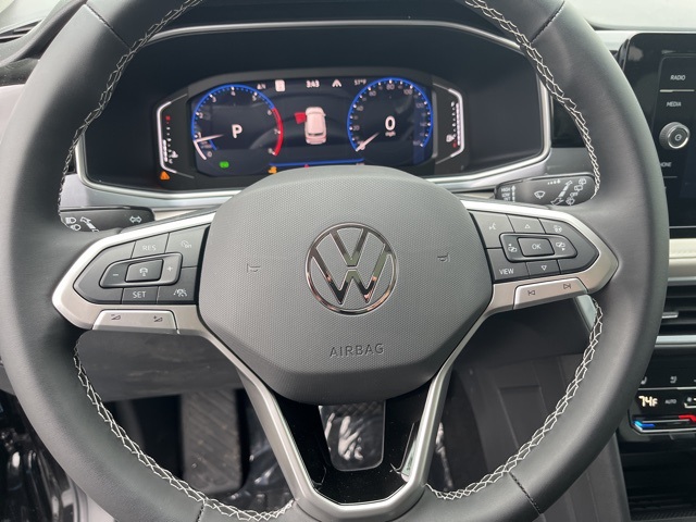2025 Volkswagen Taos SEL photo 12