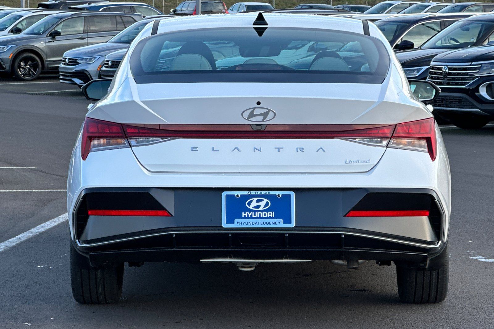 2025 Hyundai Elantra Limited photo 3