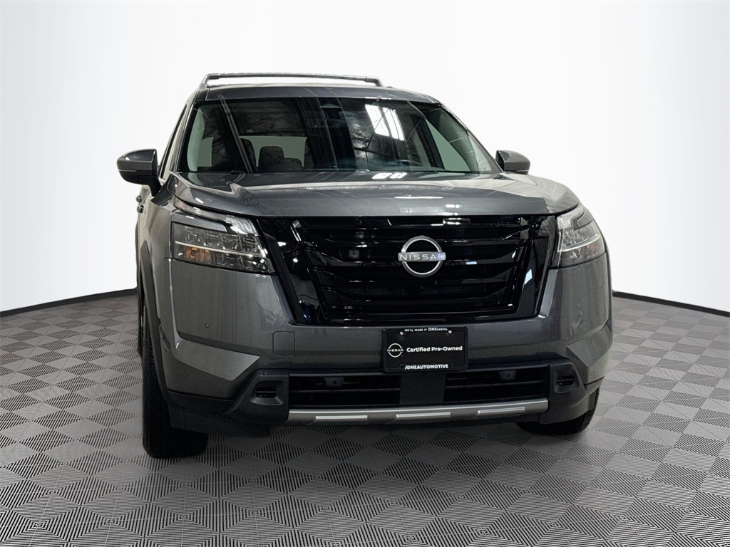 2023 Nissan Pathfinder SL photo 3