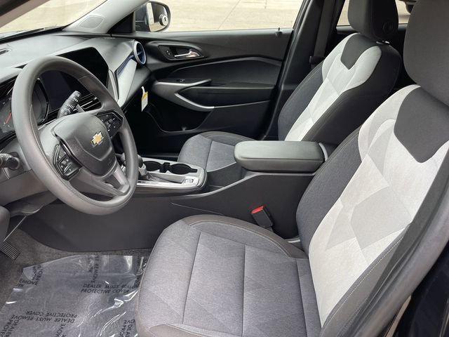 2024 Chevrolet Trax LS photo 3