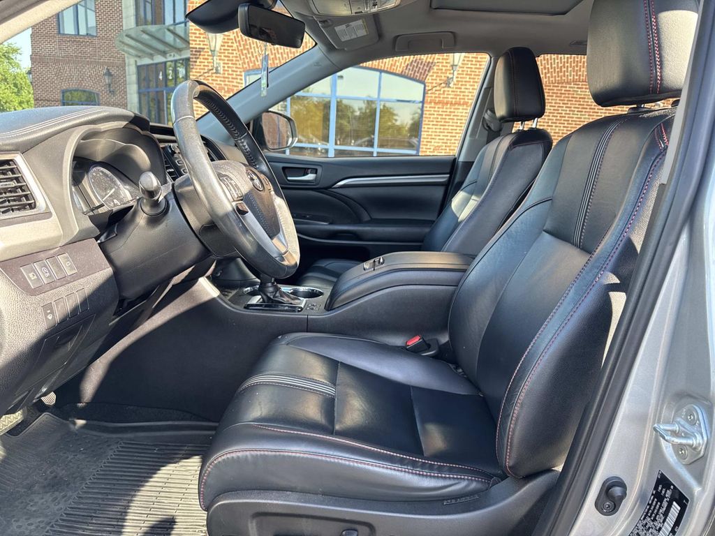 2019 Toyota Highlander SE XLE photo 17