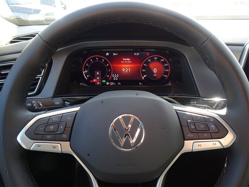 2025 Volkswagen Atlas Peak Edition photo 18