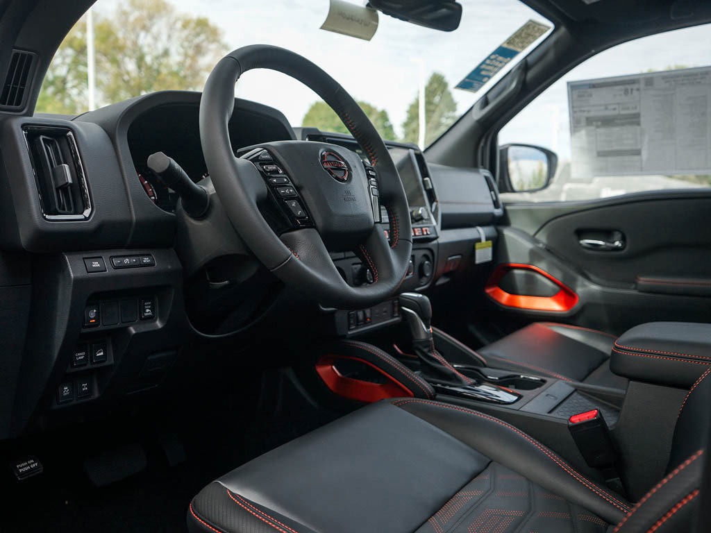 2025 Nissan Frontier PRO-4X photo 15