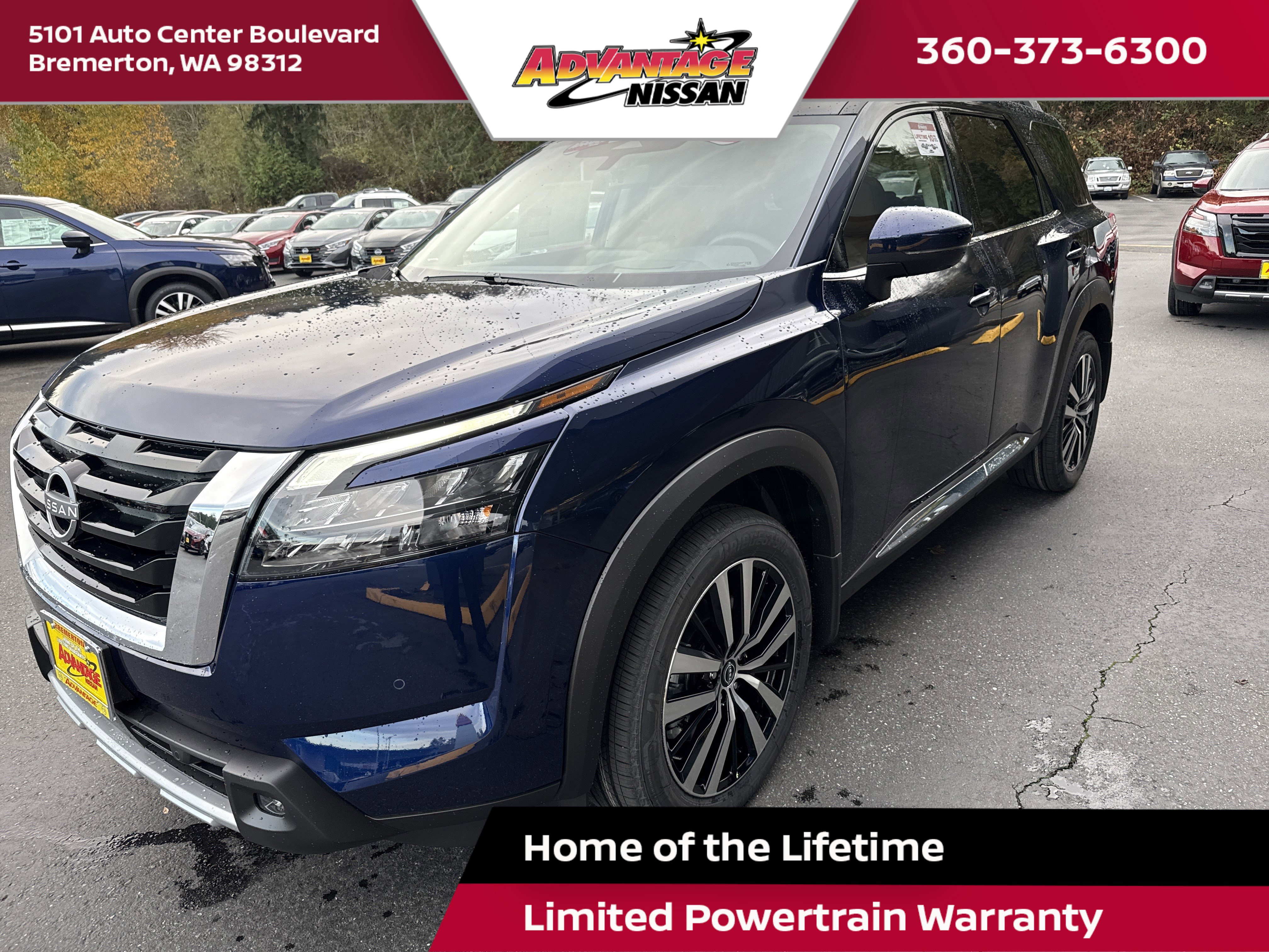 2025 Nissan Pathfinder Platinum's photo