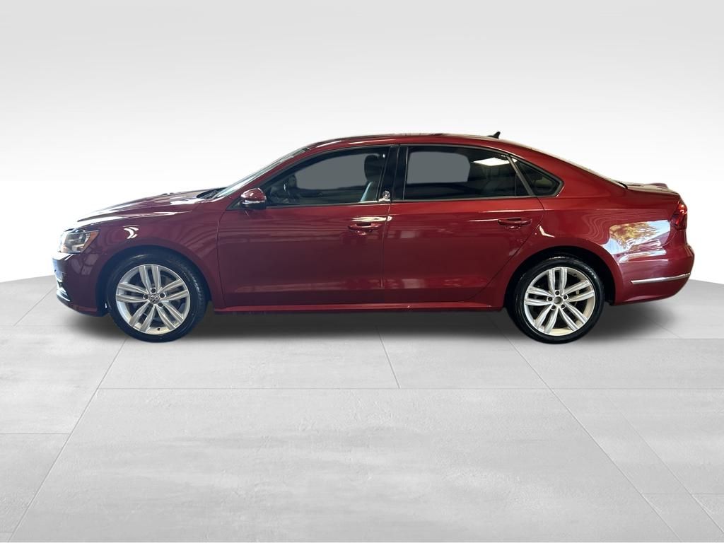 2019 Volkswagen Passat 2.0T Wolfsburg Edition photo 3