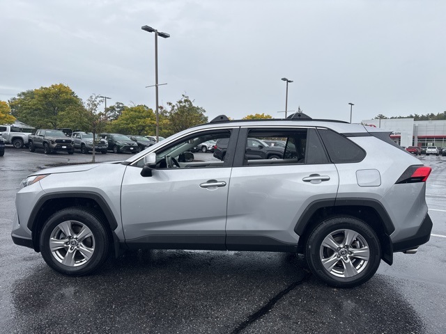 2022 Toyota RAV4 XLE photo 5
