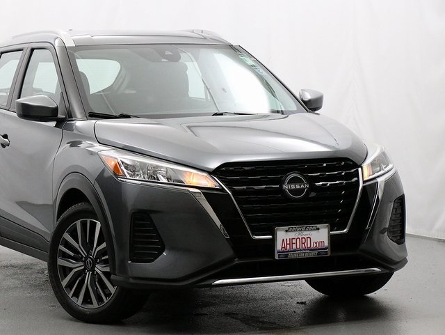 2024 Nissan Kicks SV photo 2