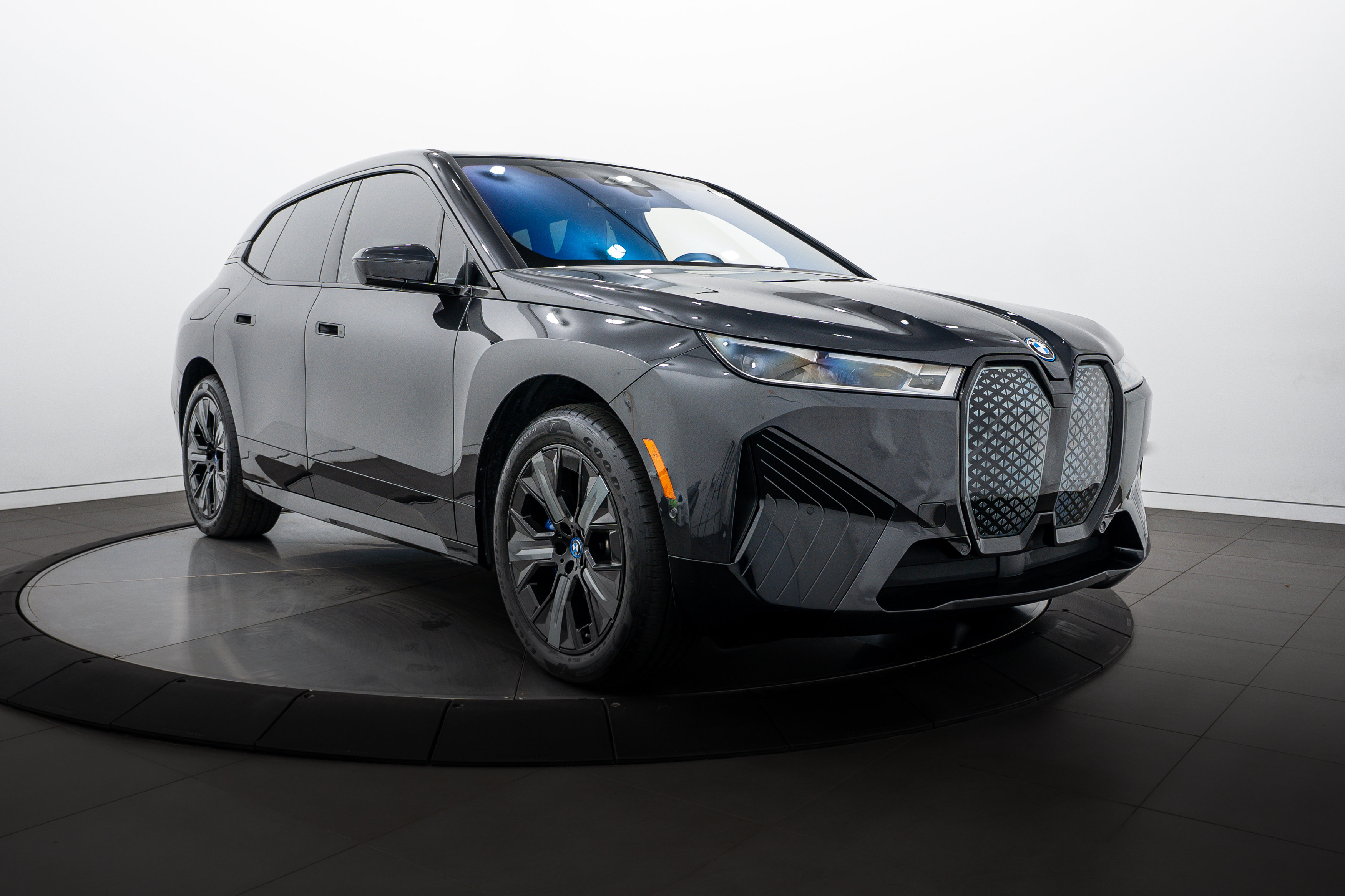 Used 2023 BMW iX Base with VIN WB523CF08PCL98023 for sale in Highland Park, IL