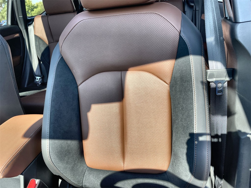 2025 Subaru Forester Touring photo 19