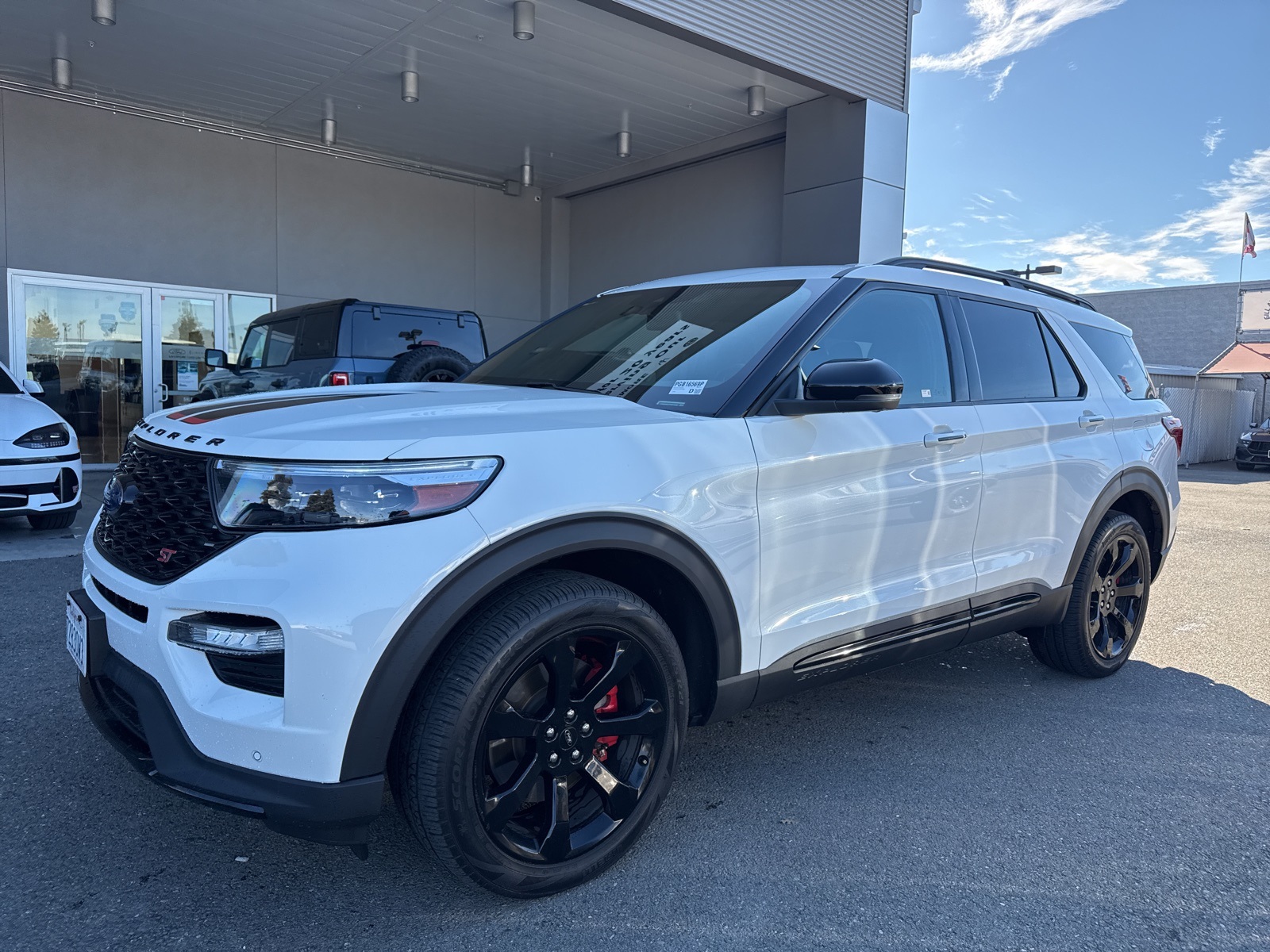 2023 Ford Explorer ST's photo