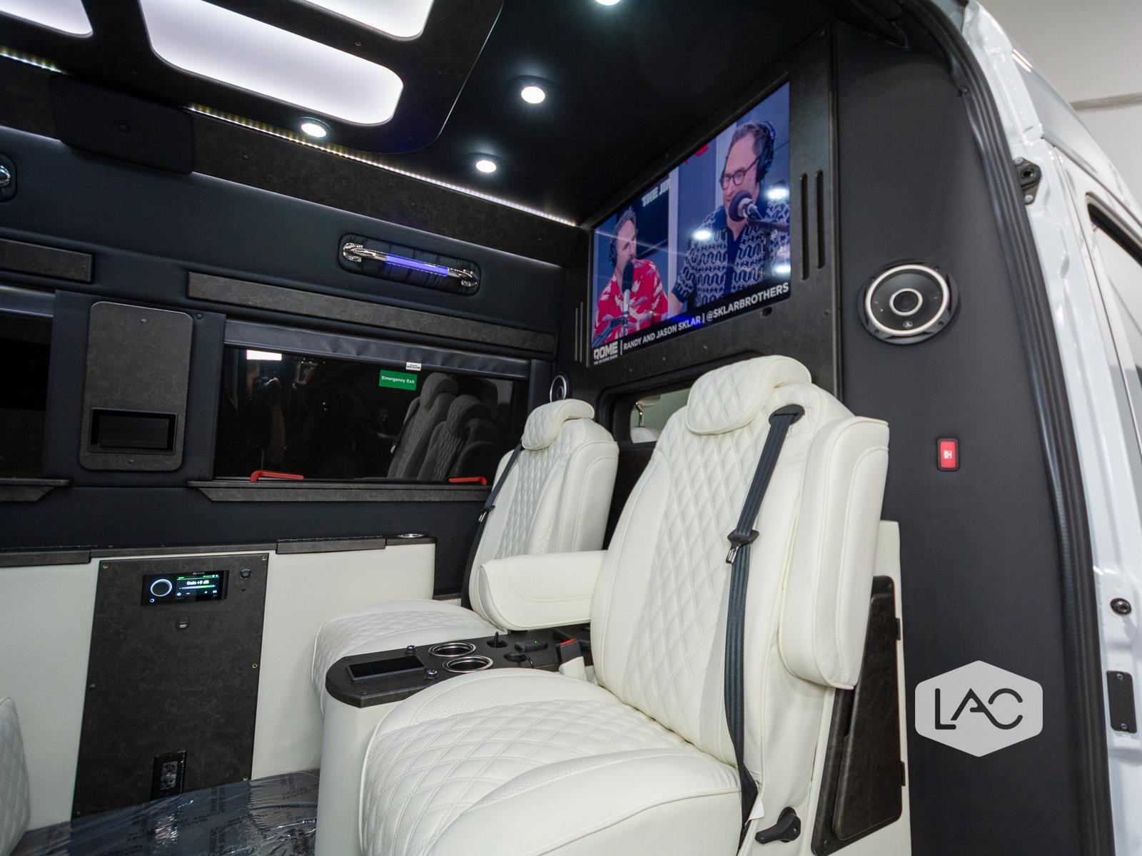 2021 Mercedes Benz Sprinter Crew Van photo 3