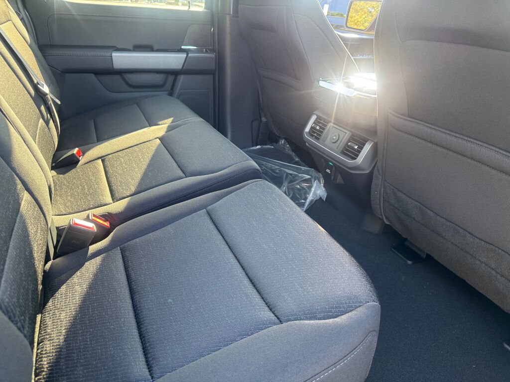 2025 Ford F-150 XLT photo 17