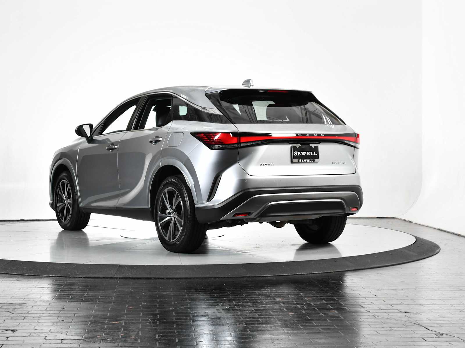 2025 Lexus RX photo 2