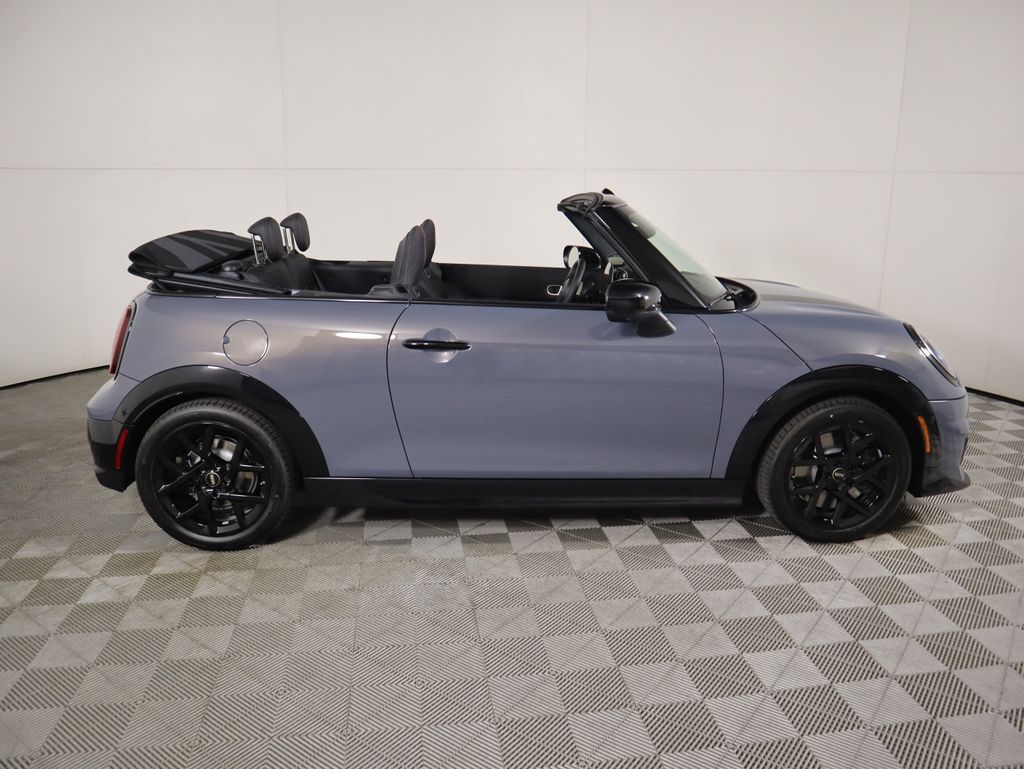 2026 Mini Cooper Convertible Iconic photo 4