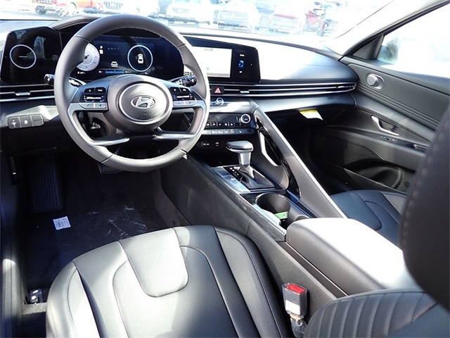 2025 Hyundai Elantra Limited photo 12