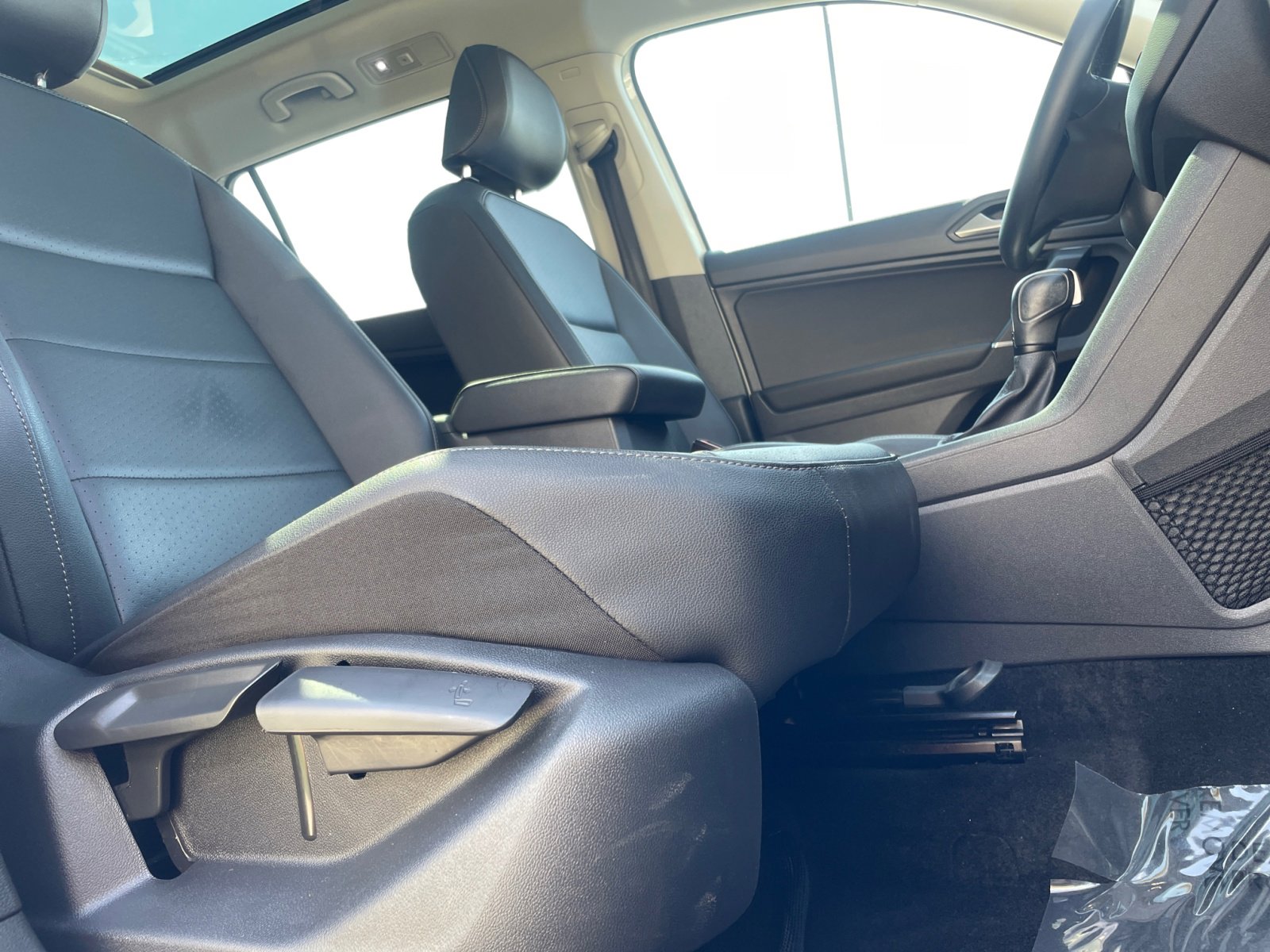 2020 Volkswagen Tiguan SE photo 26