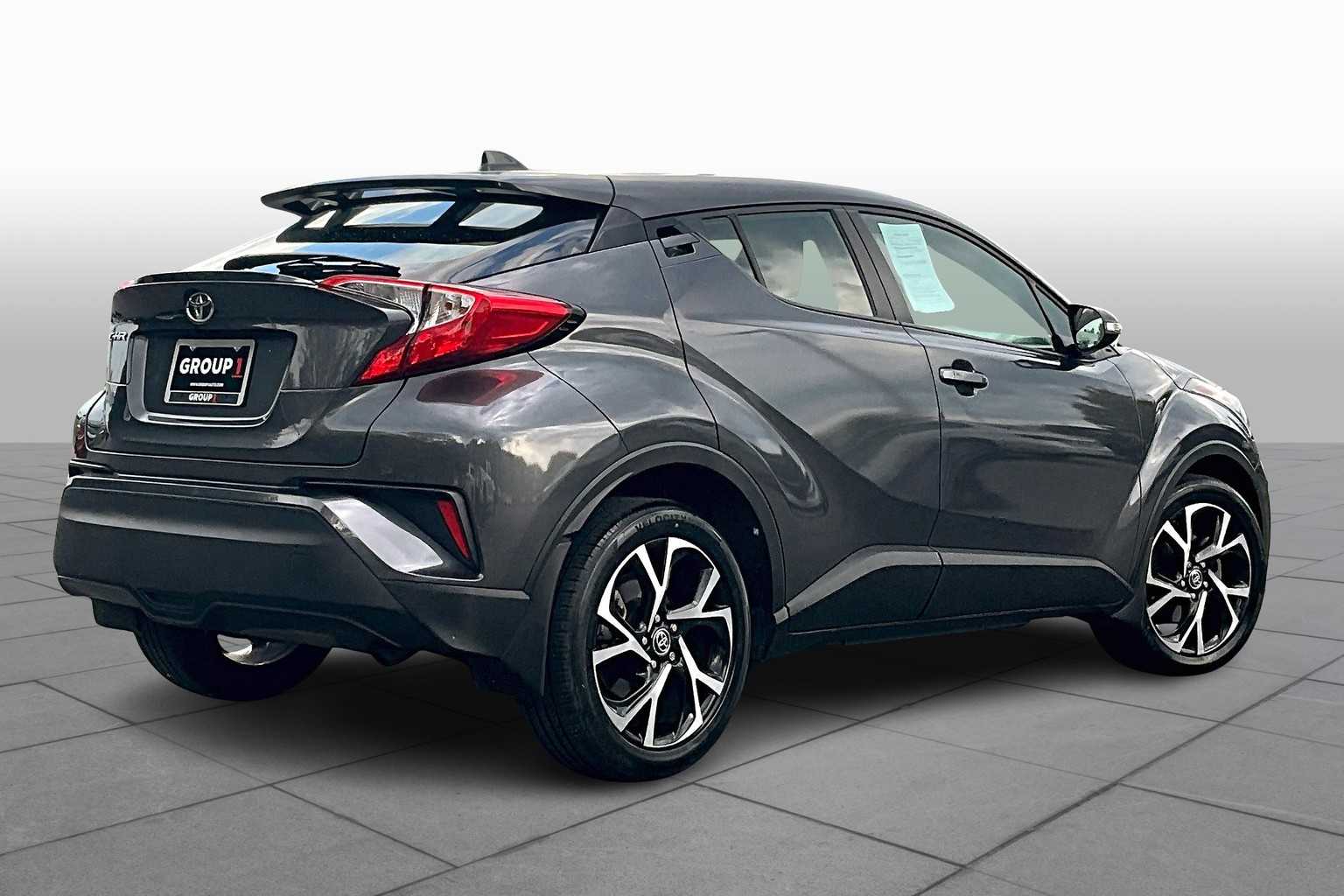 2021 Toyota C-HR XLE photo 12