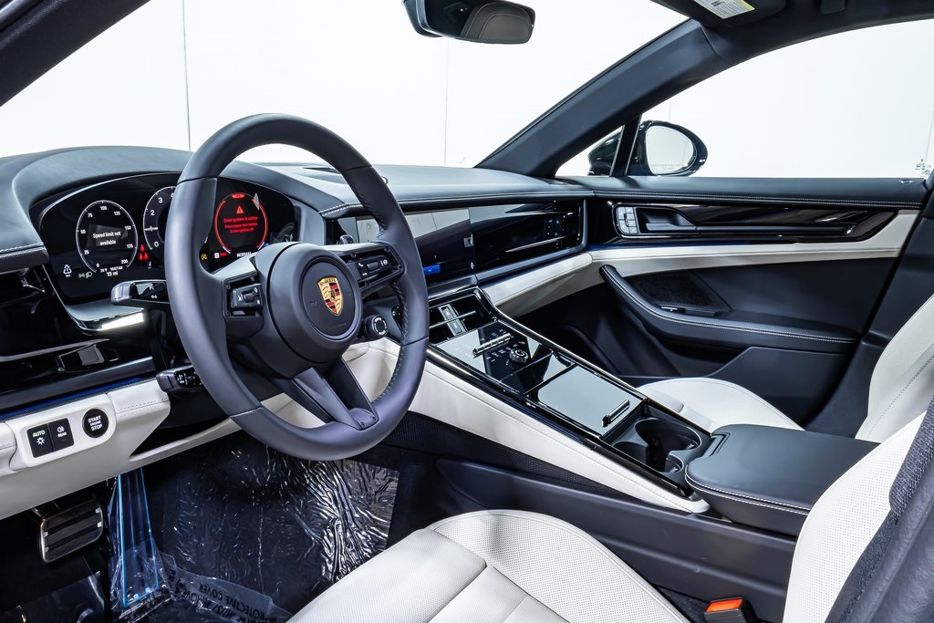 2025 Porsche Panamera 4 photo 4