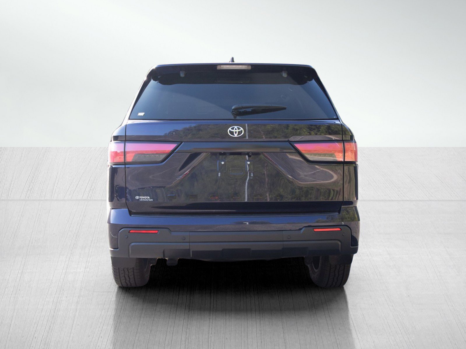 2024 Toyota Sequoia SR5 photo 3