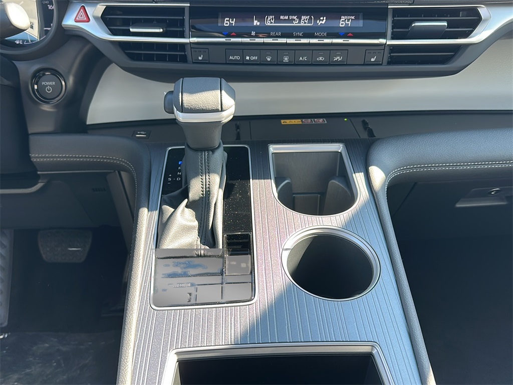 2025 Toyota Sienna XLE photo 17