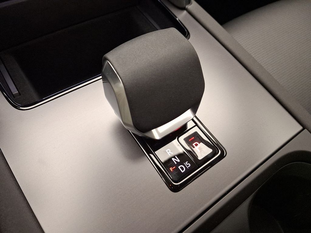 2025 Land Rover Discovery Sport S photo 8