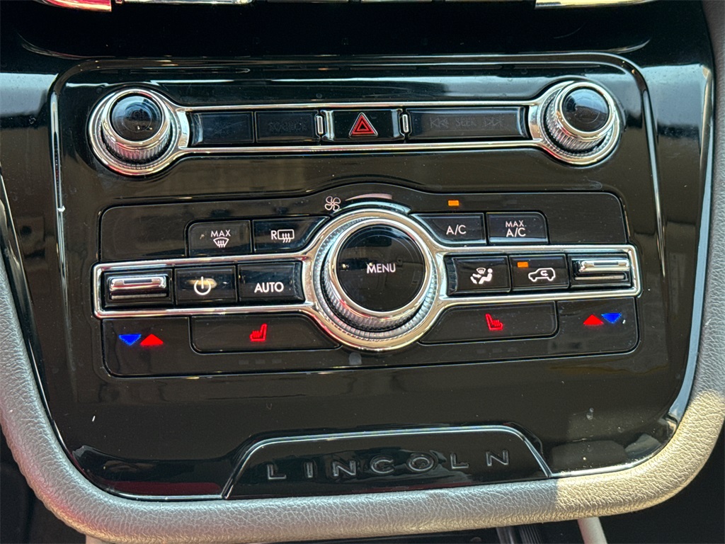 2022 Lincoln Corsair Standard photo 28