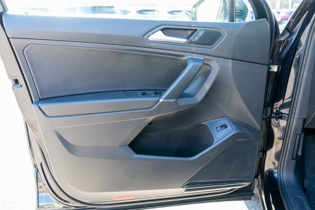 2020 Volkswagen Tiguan SEL photo 9