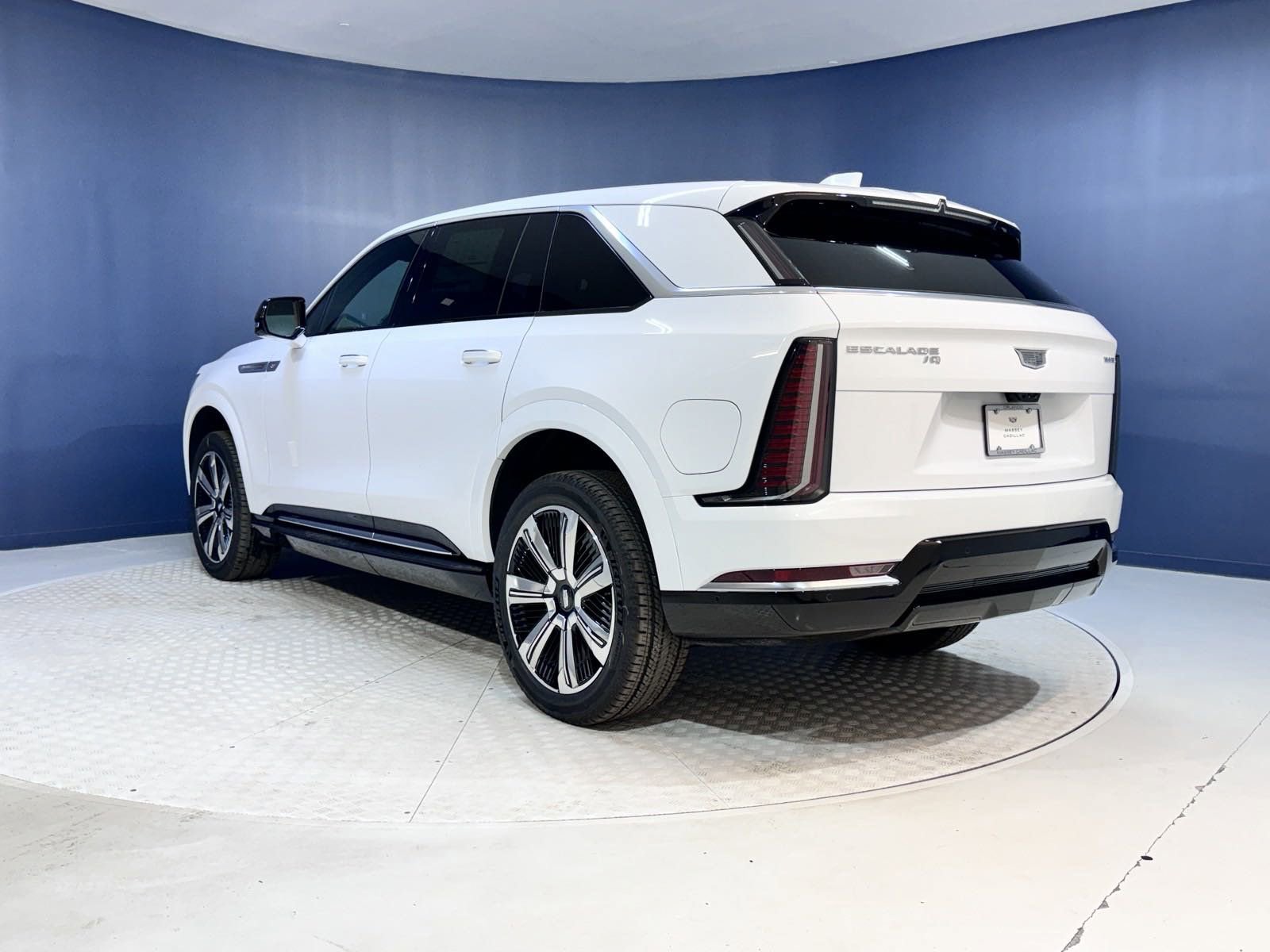 2025 Cadillac Escalade IQ Luxury photo 3