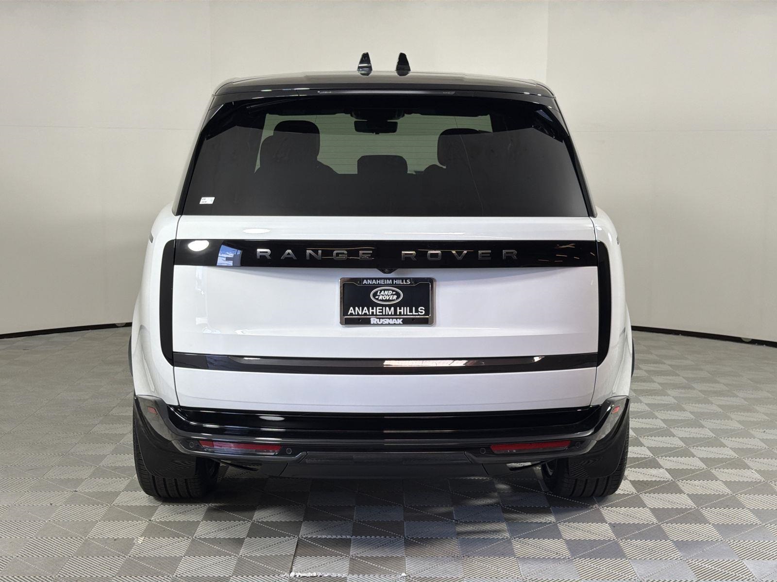 2025 Land Rover Range Rover SE photo 3
