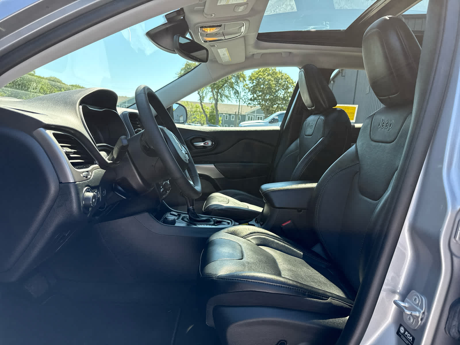 2022 Jeep Cherokee Limited photo 8