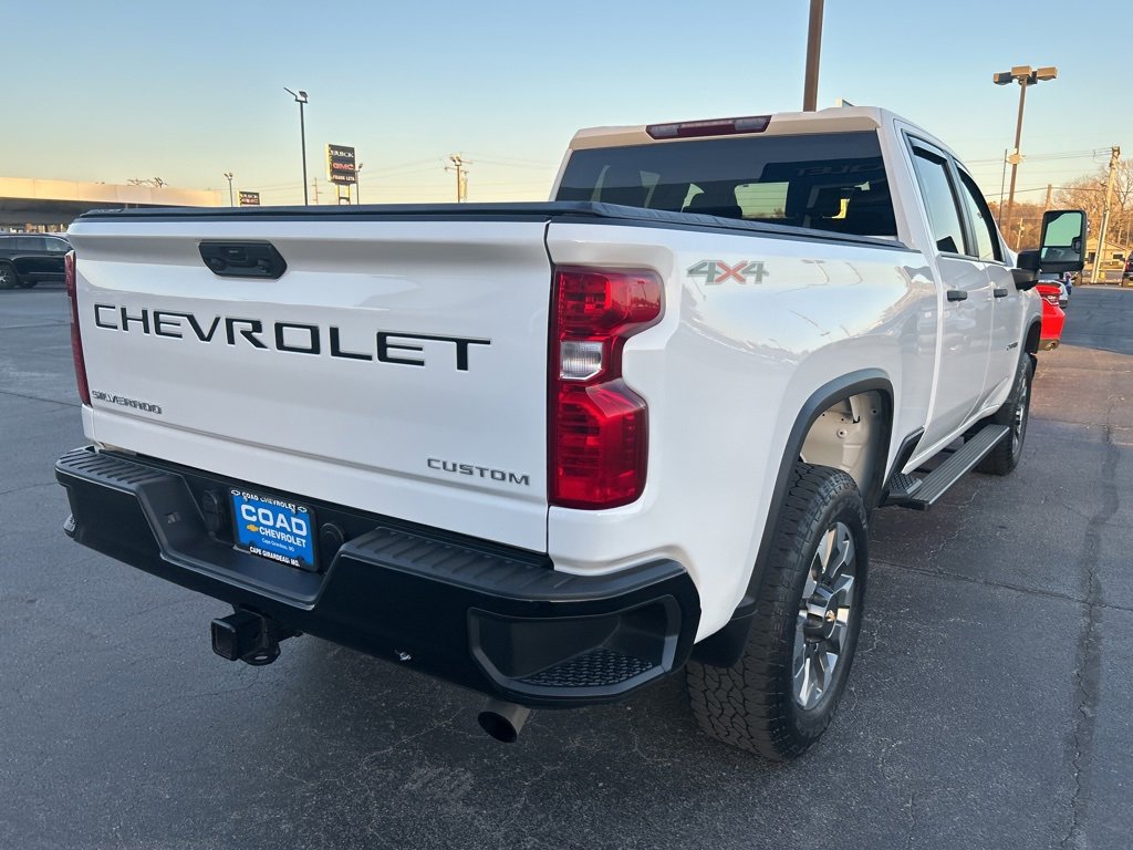 2023 Chevrolet Silverado 2500HD Custom photo 3