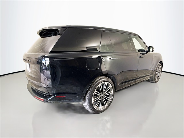 2025 Land Rover Range Rover SE photo 2