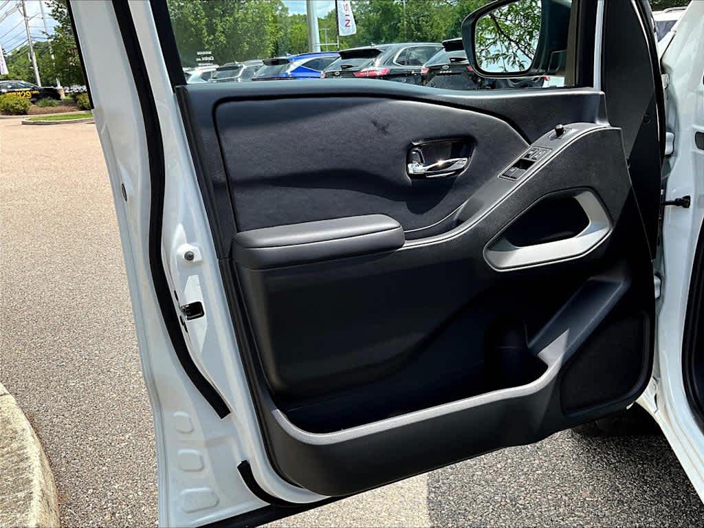 2025 Nissan Frontier SV photo 9