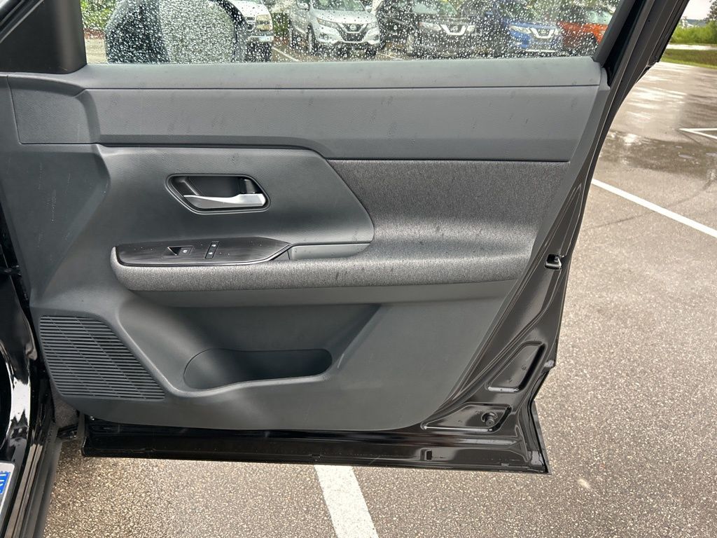 2025 Nissan Kicks SV photo 30