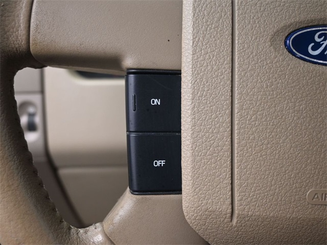 2007 Ford F-150 XLT photo 2