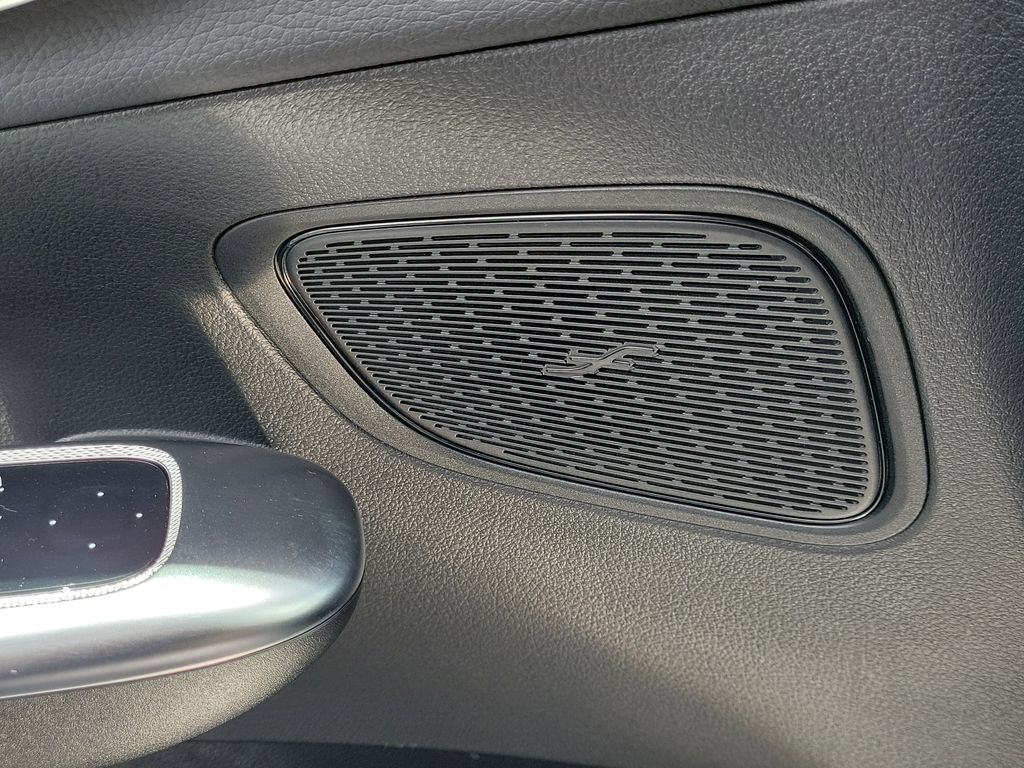 2025 Mercedes Benz GLC 300 photo 28