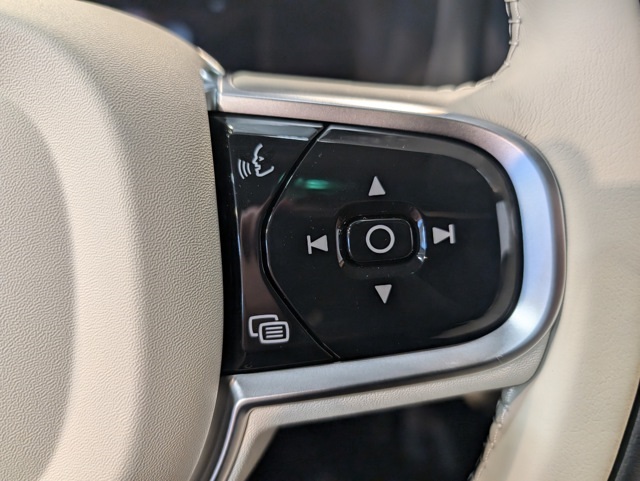 2025 Volvo XC60 B5 Plus photo 15