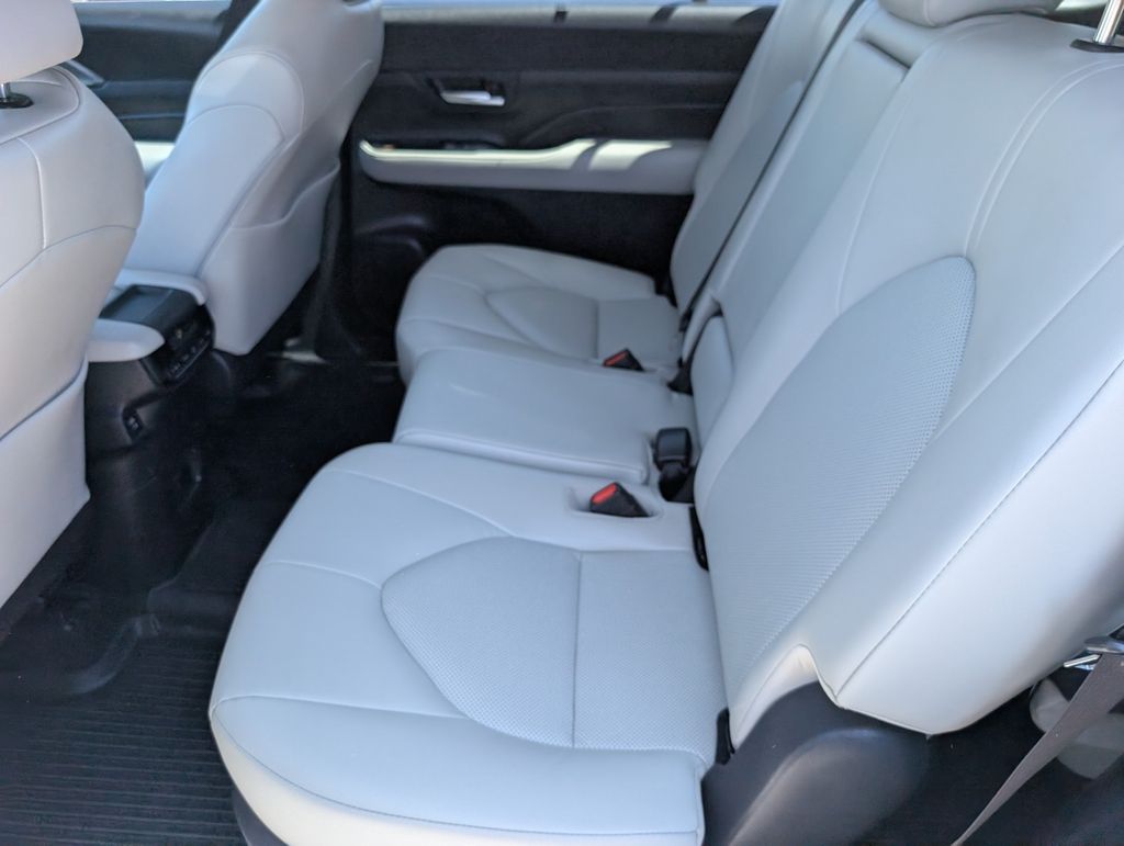 2024 Toyota Grand Highlander Limited photo 19