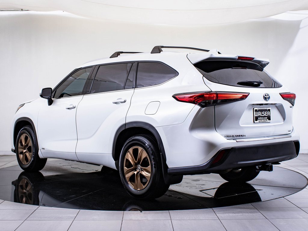 2022 Toyota Highlander Hybrid Bronze Edition photo 6