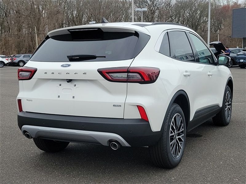 2024 Ford Escape Plug-In Hybrid photo 4