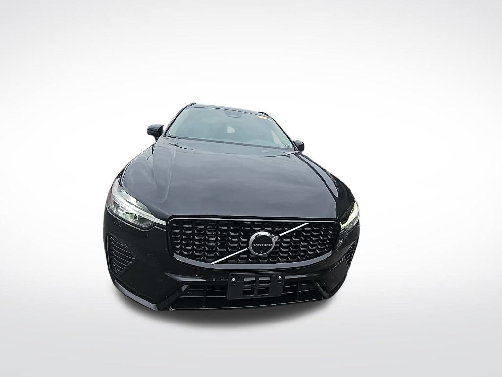 2024 Volvo XC60 B5 Plus photo 2