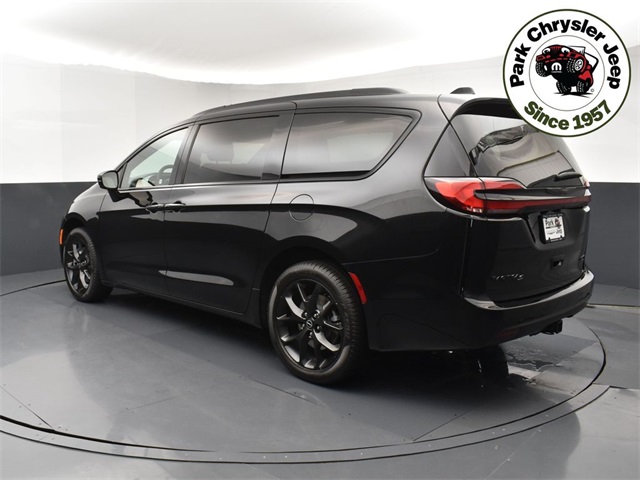 2026 Chrysler Pacifica Limited photo 3