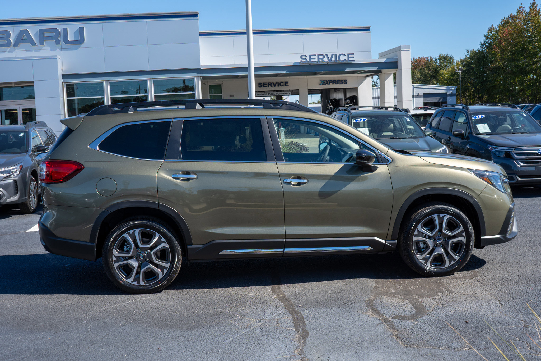 2025 Subaru Ascent Touring photo 2