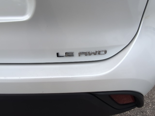 2024 Toyota Highlander LE photo 8