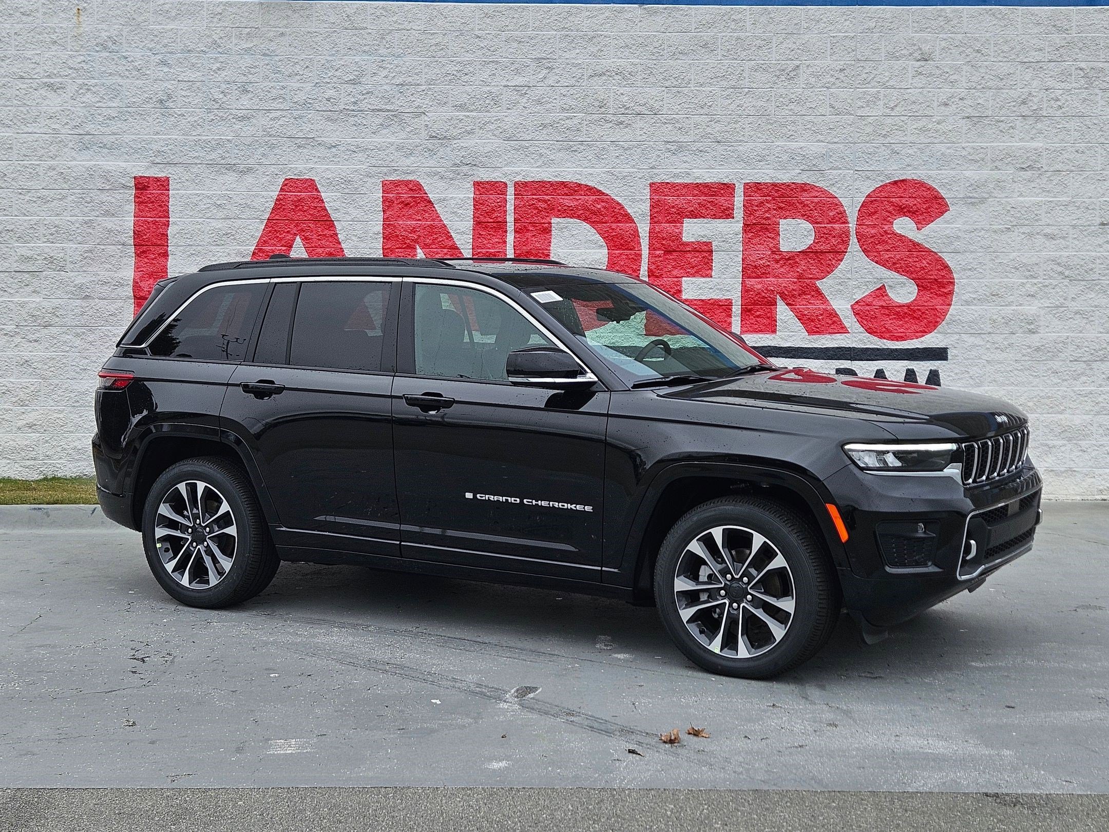 2025 Jeep Grand Cherokee Overland's photo